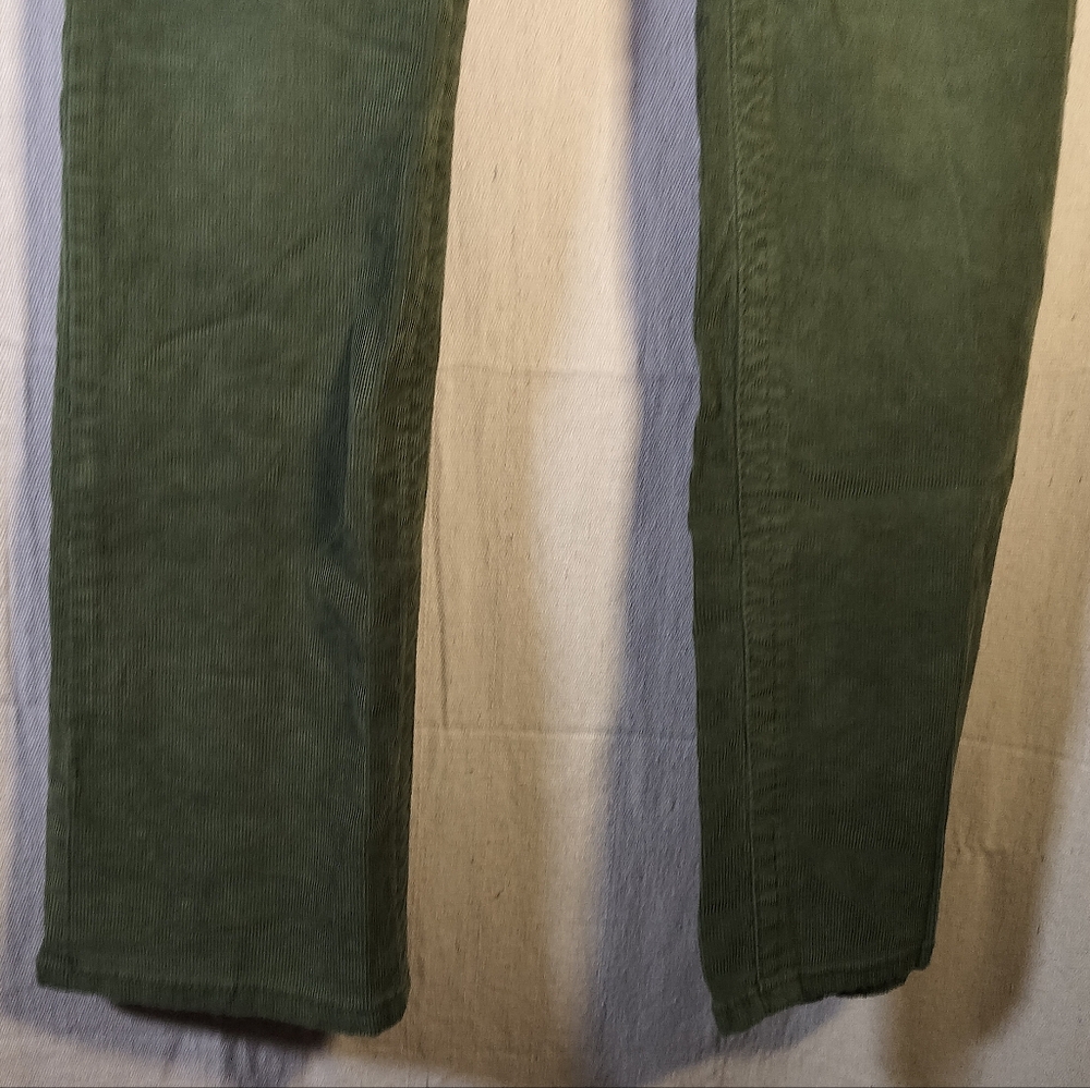 Woman's green corduroy Aeropostale stretch size 3 / 4 pants in excellent shape. - Picture 2 of 9